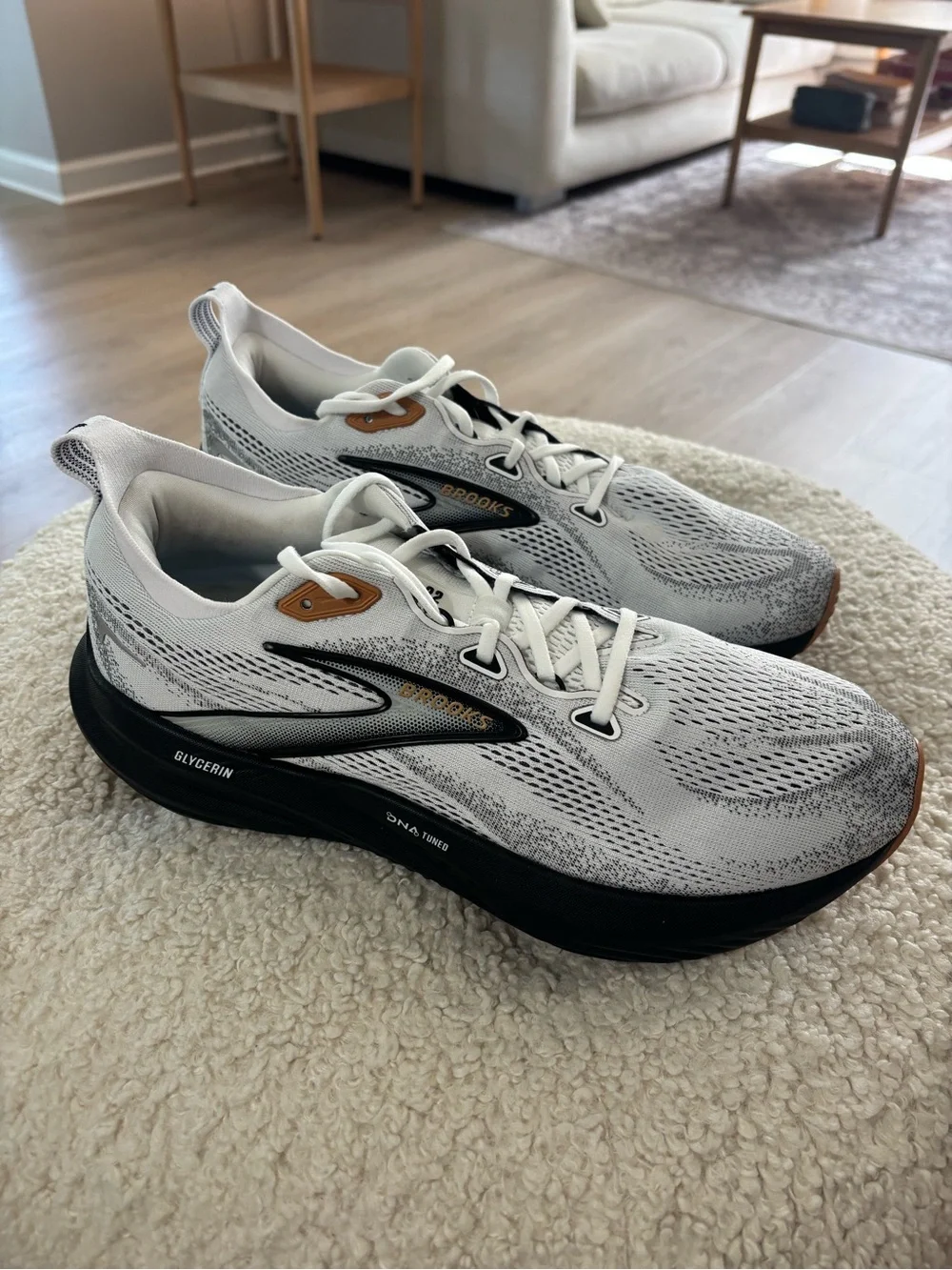 Brooks Glycerin 22 Mens 11.5 M  White Grey Black Road Running Sneakers Shoe nice
